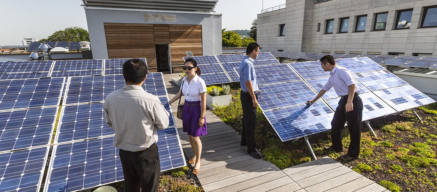 Solar Platten auf den Dächern, Chinesische Delegation